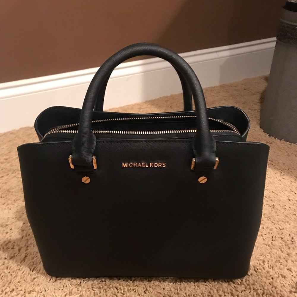 Like New Condition! MK Blk purse with cross body strap - Picture 1 of 5